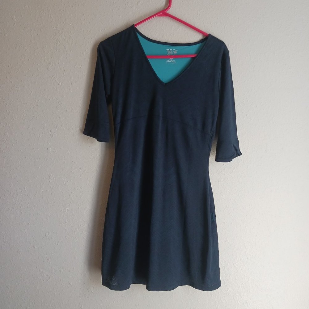 Mountain Hardwear Blue V Neck Athletic Dress Size Medium 3/4 sleeve athletic